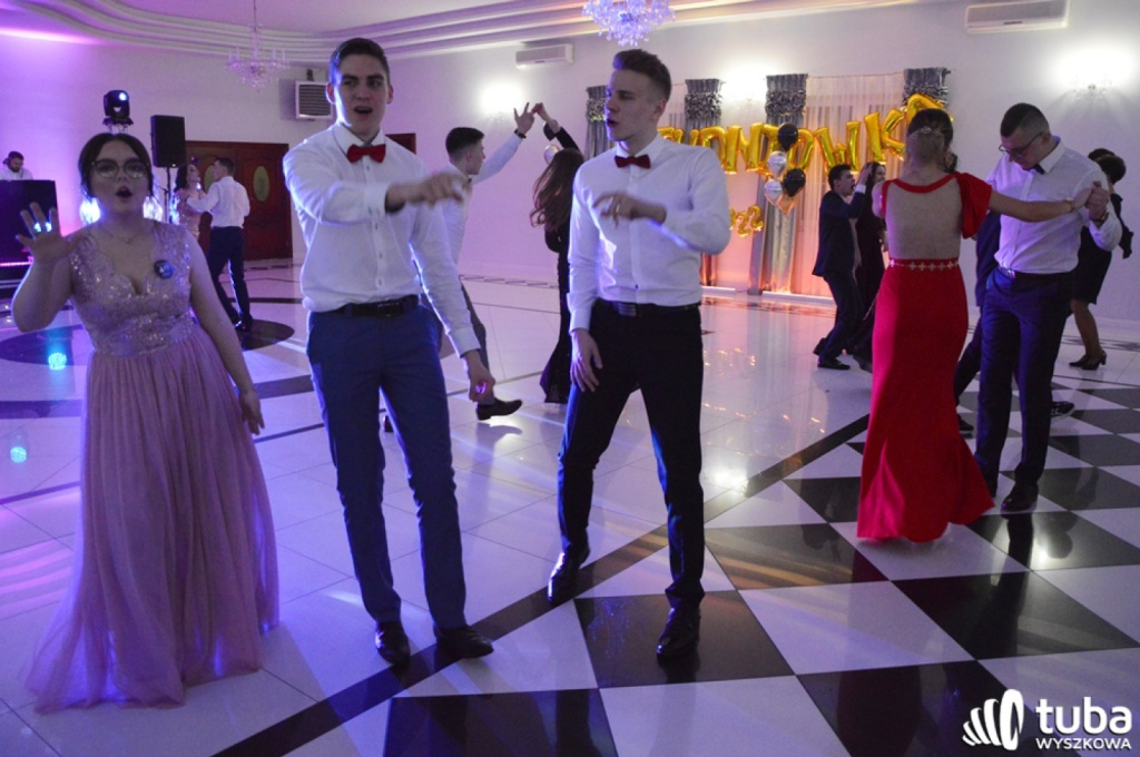 „Bal na sto par”. Studniówka Zespołu Szkół nr 1 w Wyszkowie (VIDEO)