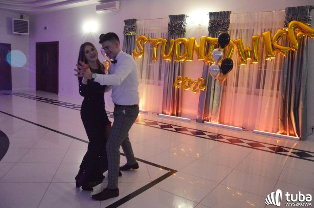 „Bal na sto par”. Studniówka Zespołu Szkół nr 1 w Wyszkowie (VIDEO)