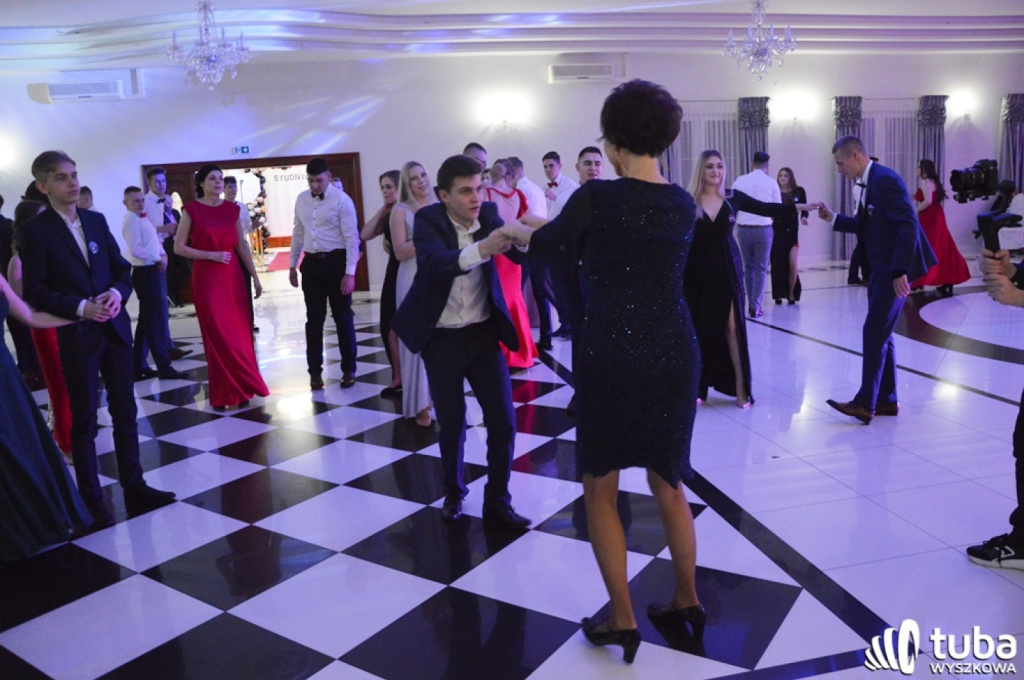 „Bal na sto par”. Studniówka Zespołu Szkół nr 1 w Wyszkowie (VIDEO)