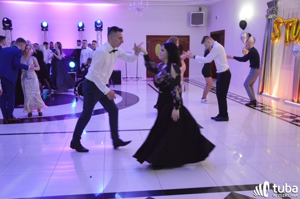 „Bal na sto par”. Studniówka Zespołu Szkół nr 1 w Wyszkowie (VIDEO)