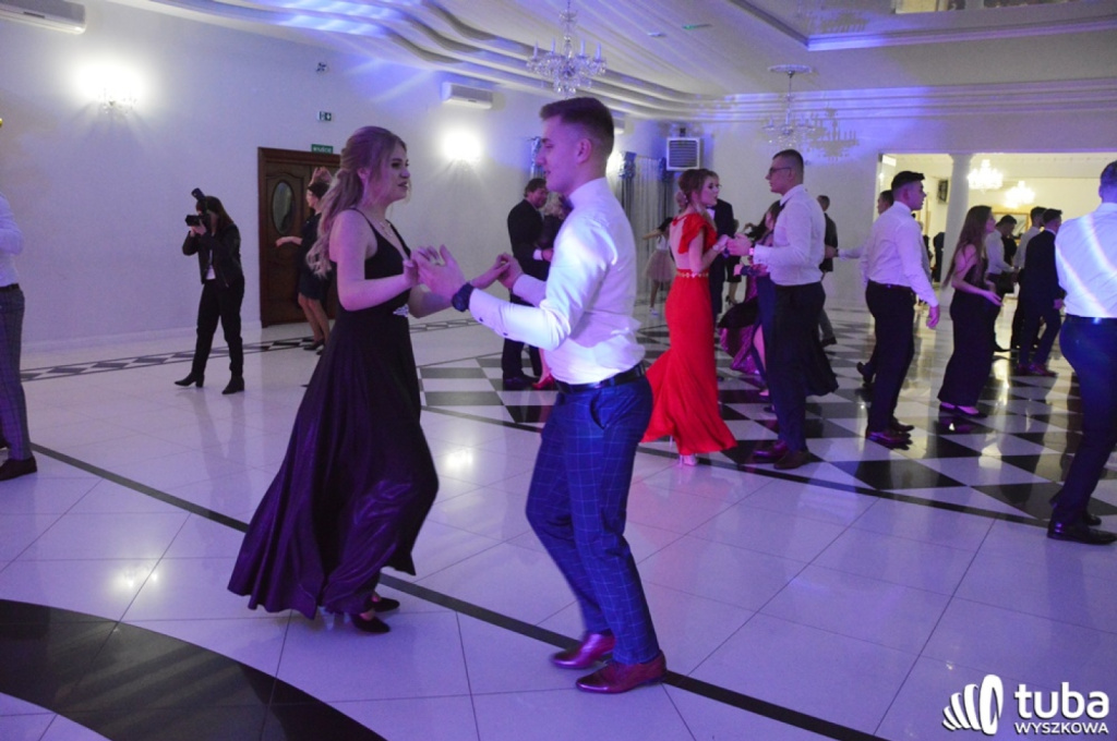 „Bal na sto par”. Studniówka Zespołu Szkół nr 1 w Wyszkowie (VIDEO)