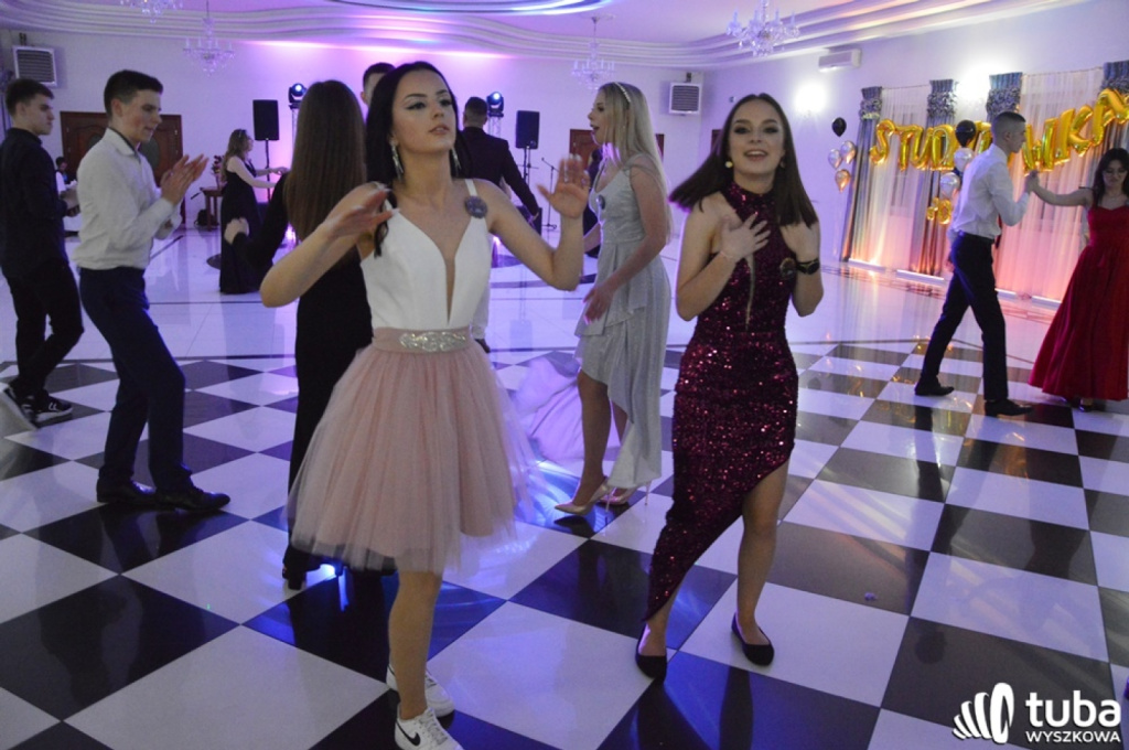 „Bal na sto par”. Studniówka Zespołu Szkół nr 1 w Wyszkowie (VIDEO)