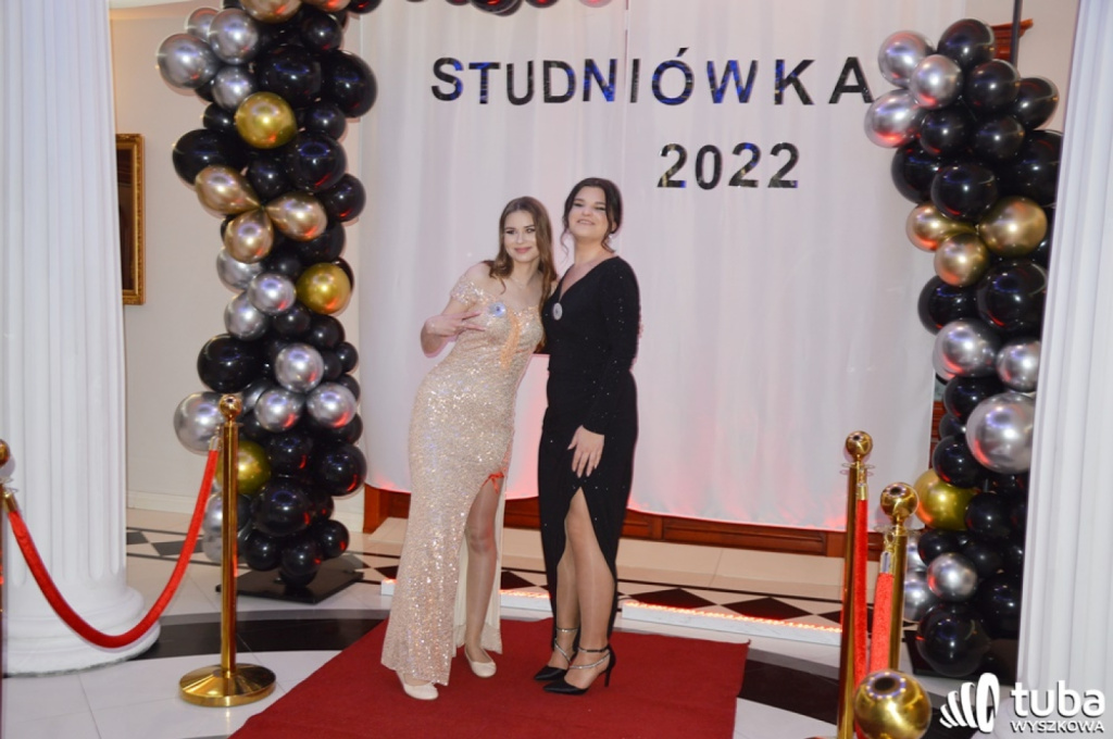 „Bal na sto par”. Studniówka Zespołu Szkół nr 1 w Wyszkowie (VIDEO)