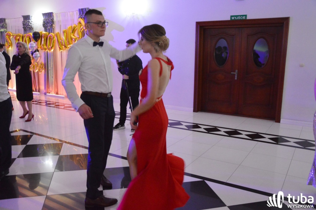 „Bal na sto par”. Studniówka Zespołu Szkół nr 1 w Wyszkowie (VIDEO)
