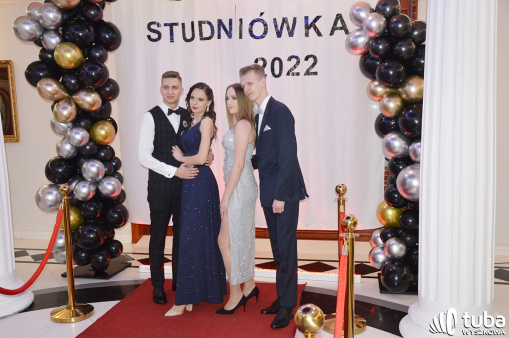 „Bal na sto par”. Studniówka Zespołu Szkół nr 1 w Wyszkowie (VIDEO)