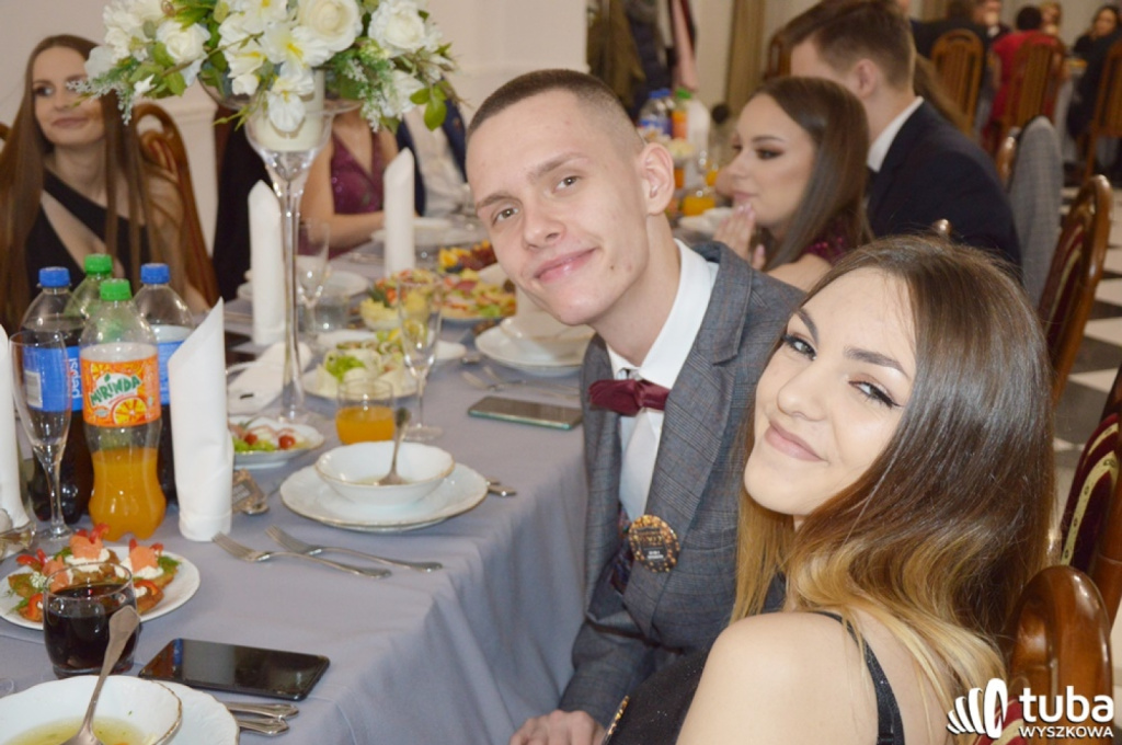 „Bal na sto par”. Studniówka Zespołu Szkół nr 1 w Wyszkowie (VIDEO)