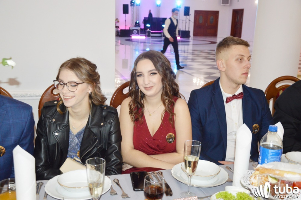 „Bal na sto par”. Studniówka Zespołu Szkół nr 1 w Wyszkowie (VIDEO)