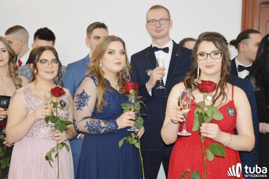 „Bal na sto par”. Studniówka Zespołu Szkół nr 1 w Wyszkowie (VIDEO)