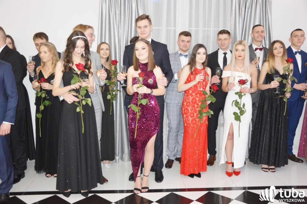 „Bal na sto par”. Studniówka Zespołu Szkół nr 1 w Wyszkowie (VIDEO)