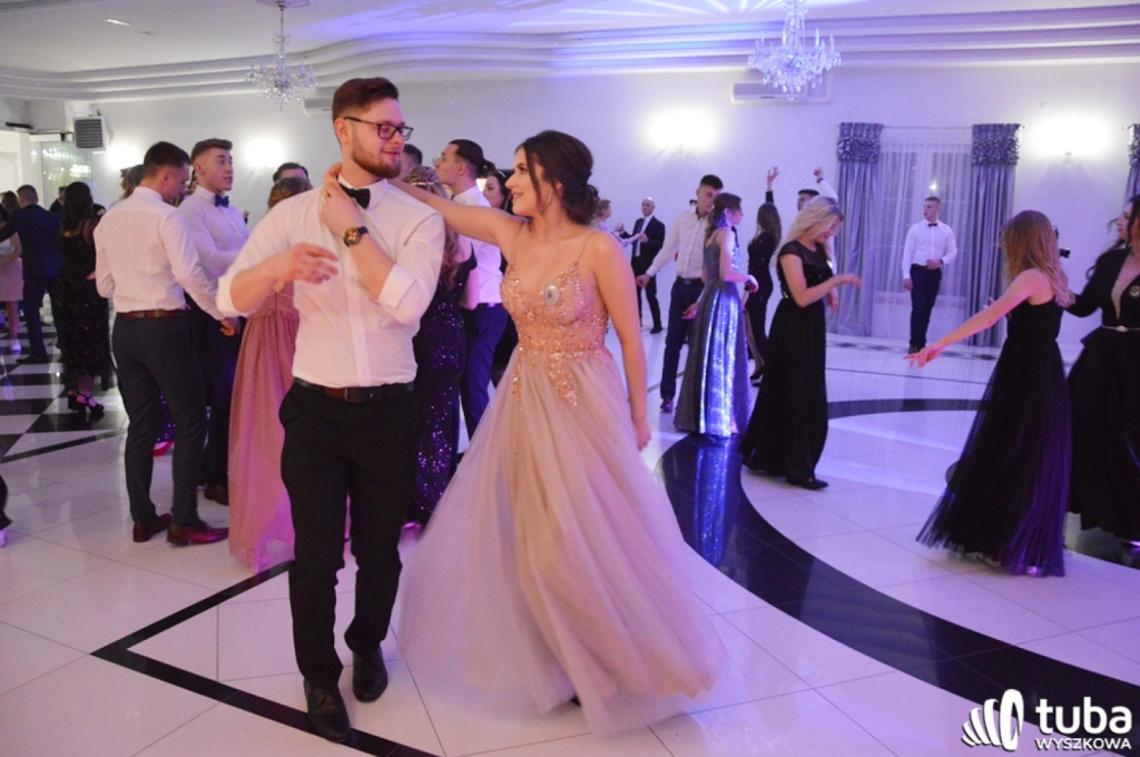 „Bal na sto par”. Studniówka Zespołu Szkół nr 1 w Wyszkowie (VIDEO)