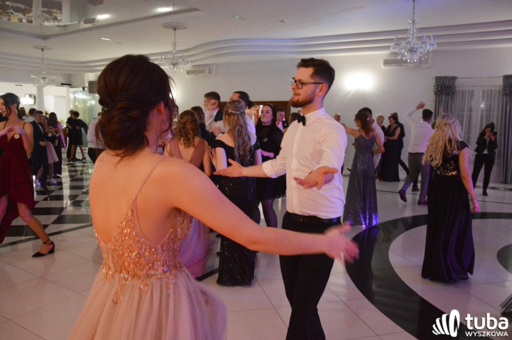 „Bal na sto par”. Studniówka Zespołu Szkół nr 1 w Wyszkowie (VIDEO)