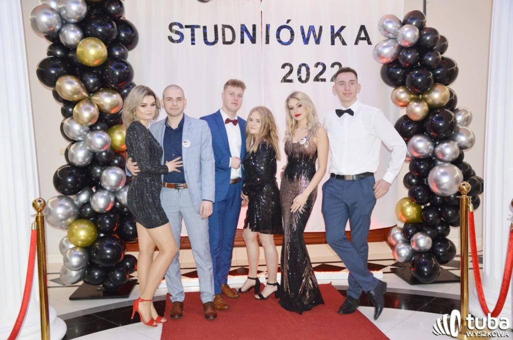 „Bal na sto par”. Studniówka Zespołu Szkół nr 1 w Wyszkowie (VIDEO)