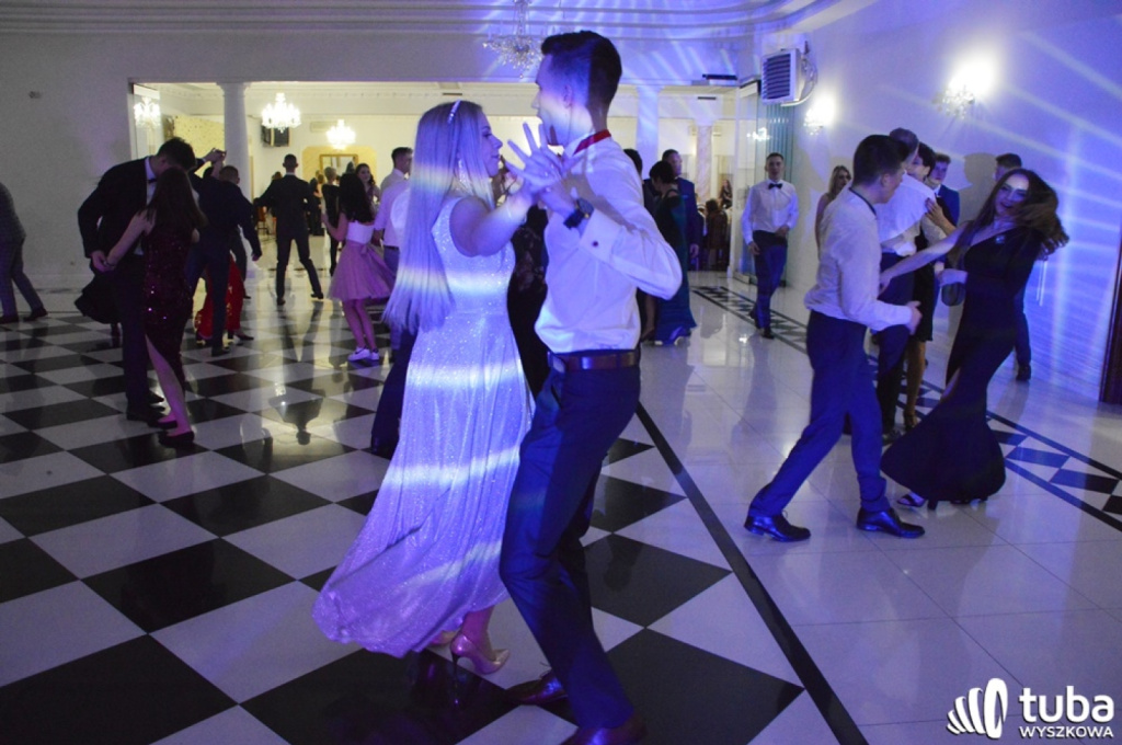 „Bal na sto par”. Studniówka Zespołu Szkół nr 1 w Wyszkowie (VIDEO)