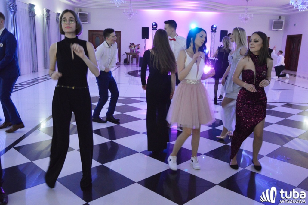 „Bal na sto par”. Studniówka Zespołu Szkół nr 1 w Wyszkowie (VIDEO)