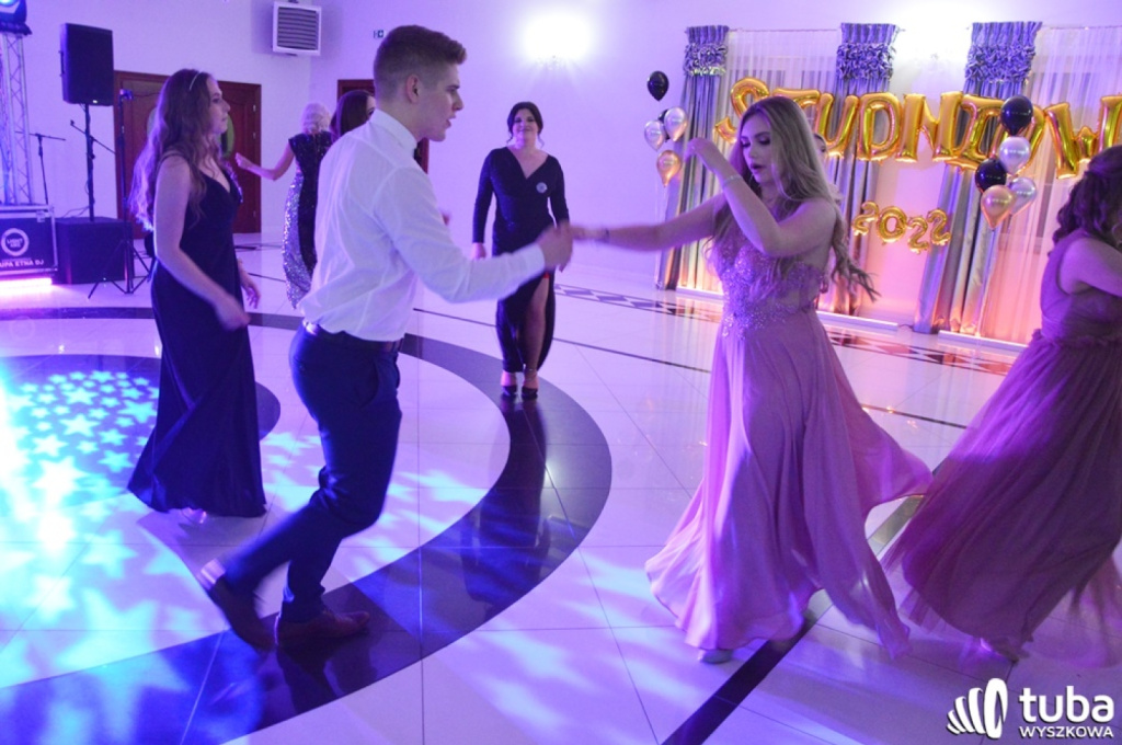 „Bal na sto par”. Studniówka Zespołu Szkół nr 1 w Wyszkowie (VIDEO)