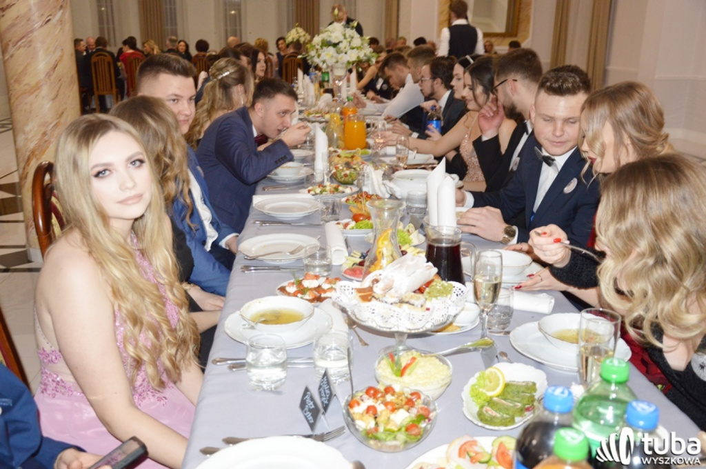 „Bal na sto par”. Studniówka Zespołu Szkół nr 1 w Wyszkowie (VIDEO)