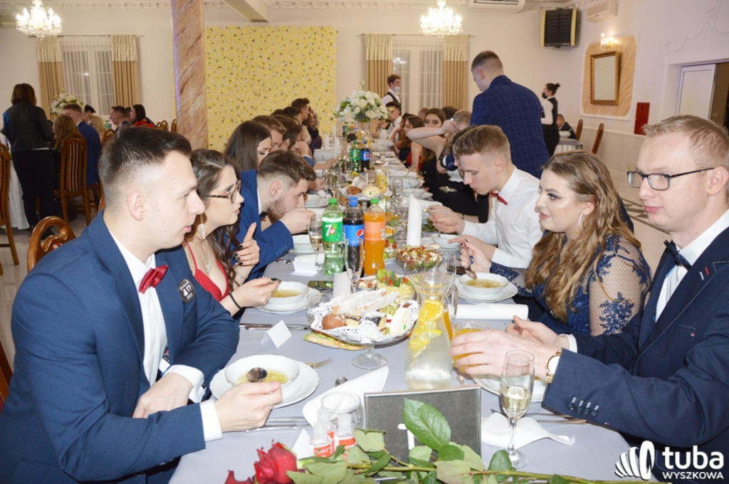 „Bal na sto par”. Studniówka Zespołu Szkół nr 1 w Wyszkowie (VIDEO)
