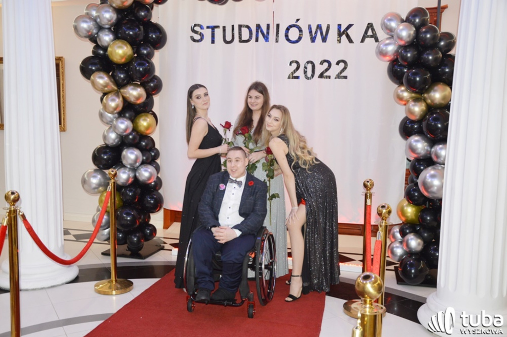 „Bal na sto par”. Studniówka Zespołu Szkół nr 1 w Wyszkowie (VIDEO)