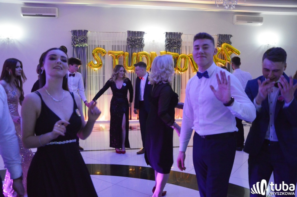 „Bal na sto par”. Studniówka Zespołu Szkół nr 1 w Wyszkowie (VIDEO)