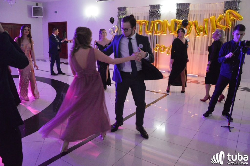 „Bal na sto par”. Studniówka Zespołu Szkół nr 1 w Wyszkowie (VIDEO)