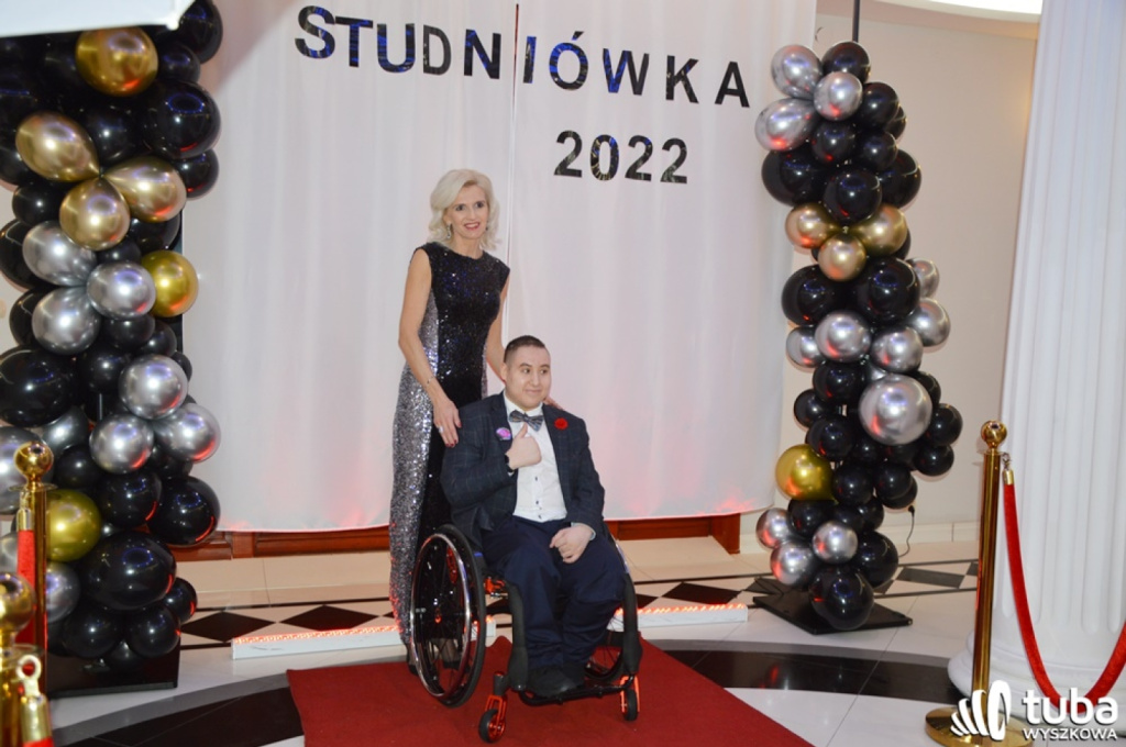 „Bal na sto par”. Studniówka Zespołu Szkół nr 1 w Wyszkowie (VIDEO)