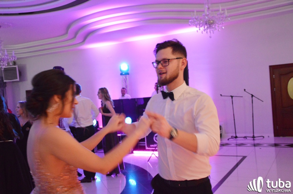 „Bal na sto par”. Studniówka Zespołu Szkół nr 1 w Wyszkowie (VIDEO)