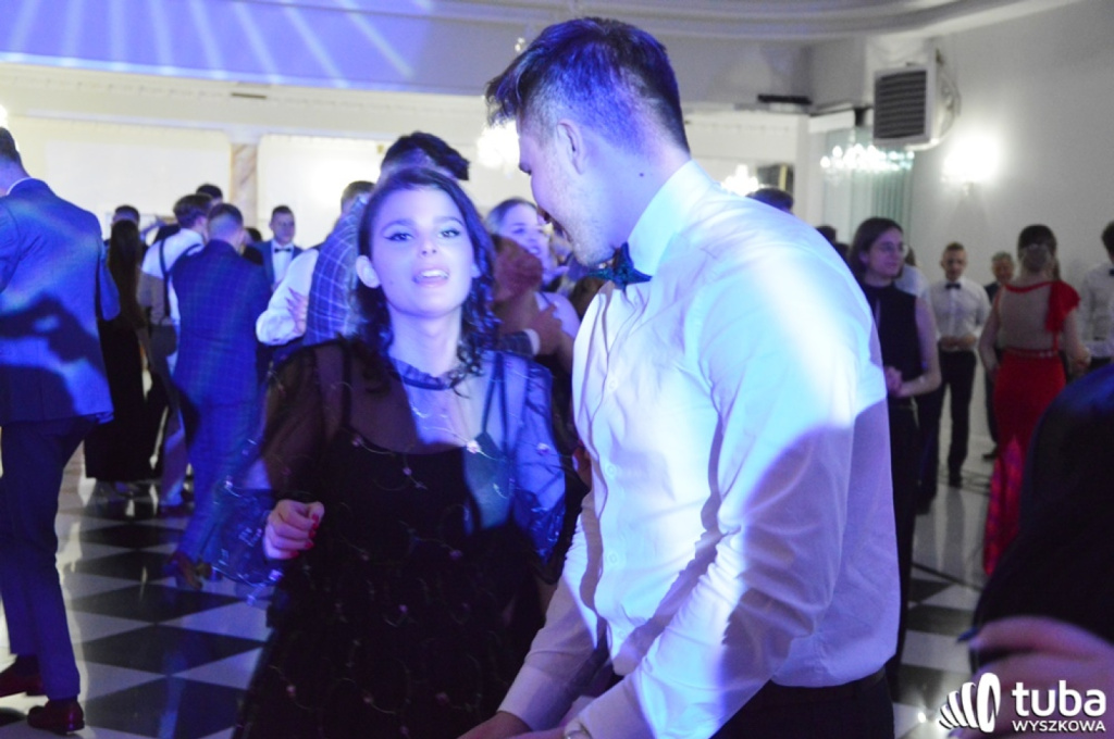 „Bal na sto par”. Studniówka Zespołu Szkół nr 1 w Wyszkowie (VIDEO)
