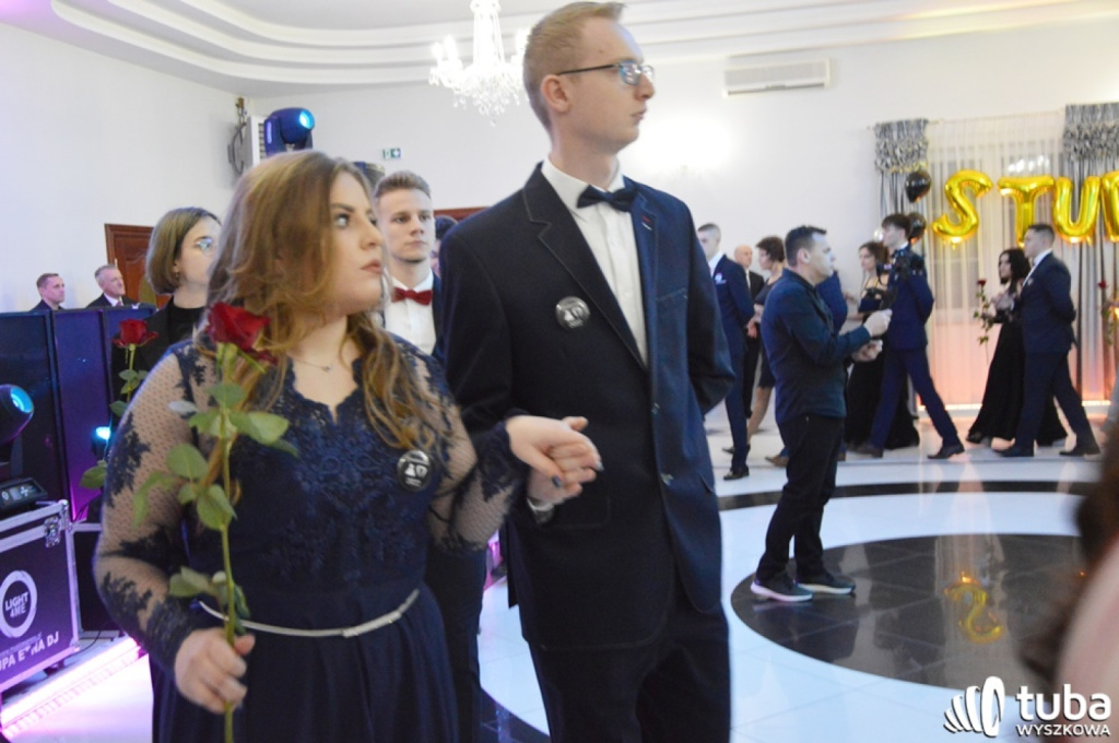 „Bal na sto par”. Studniówka Zespołu Szkół nr 1 w Wyszkowie (VIDEO)
