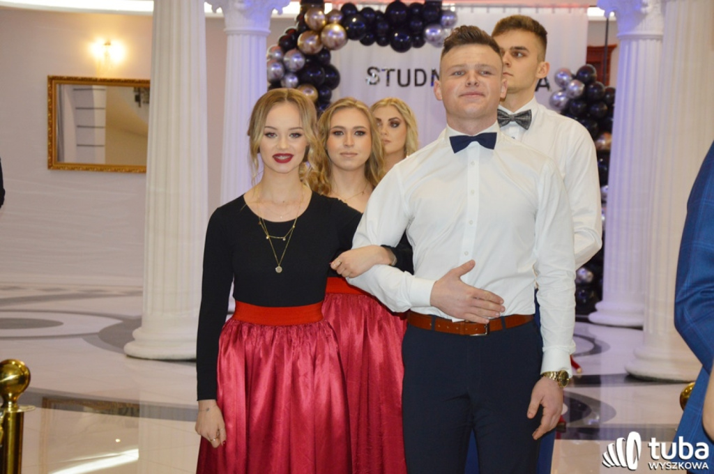 „Bal na sto par”. Studniówka Zespołu Szkół nr 1 w Wyszkowie (VIDEO)