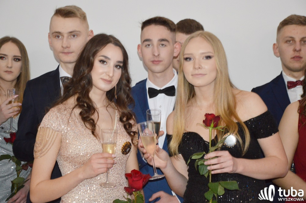 „Bal na sto par”. Studniówka Zespołu Szkół nr 1 w Wyszkowie (VIDEO)