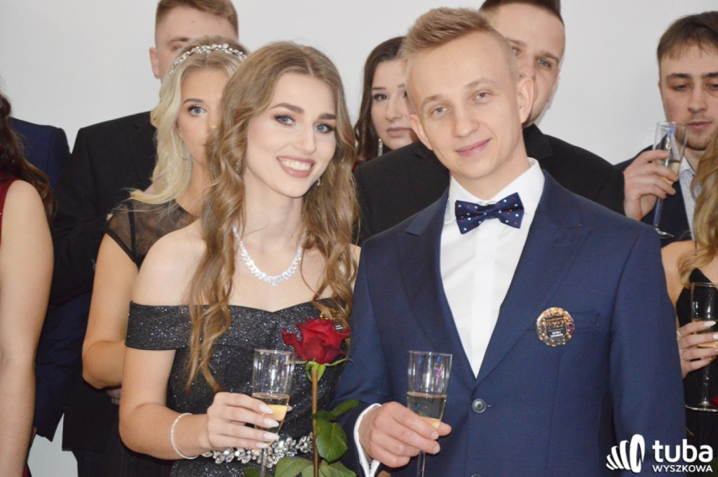 „Bal na sto par”. Studniówka Zespołu Szkół nr 1 w Wyszkowie (VIDEO)