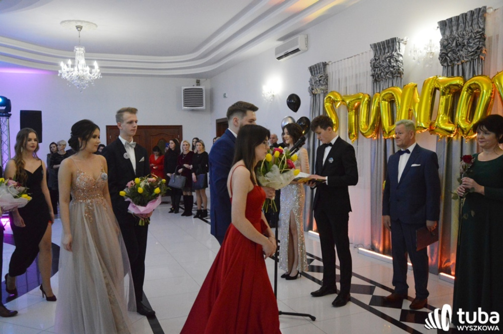 „Bal na sto par”. Studniówka Zespołu Szkół nr 1 w Wyszkowie (VIDEO)