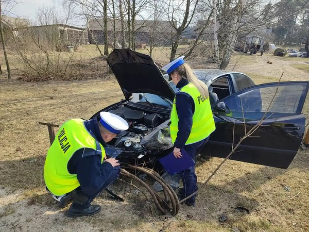 Po pijanemu rozbił radiowóz. Trzy osoby w szpitalu