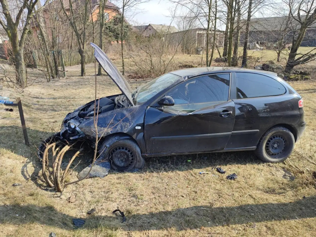 Po pijanemu rozbił radiowóz. Trzy osoby w szpitalu