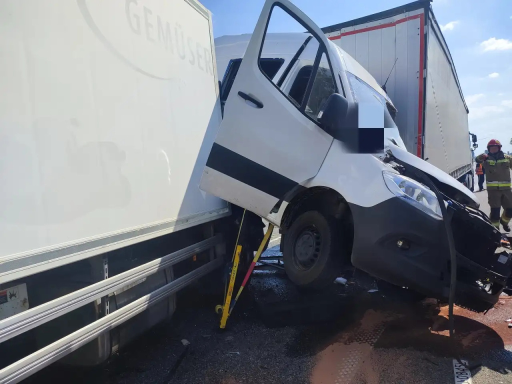 Pięć aut zderzyło się na S8. Karambol na kilka godzin zablokował ruch na ekspresówce (AKTUALIZACJA)