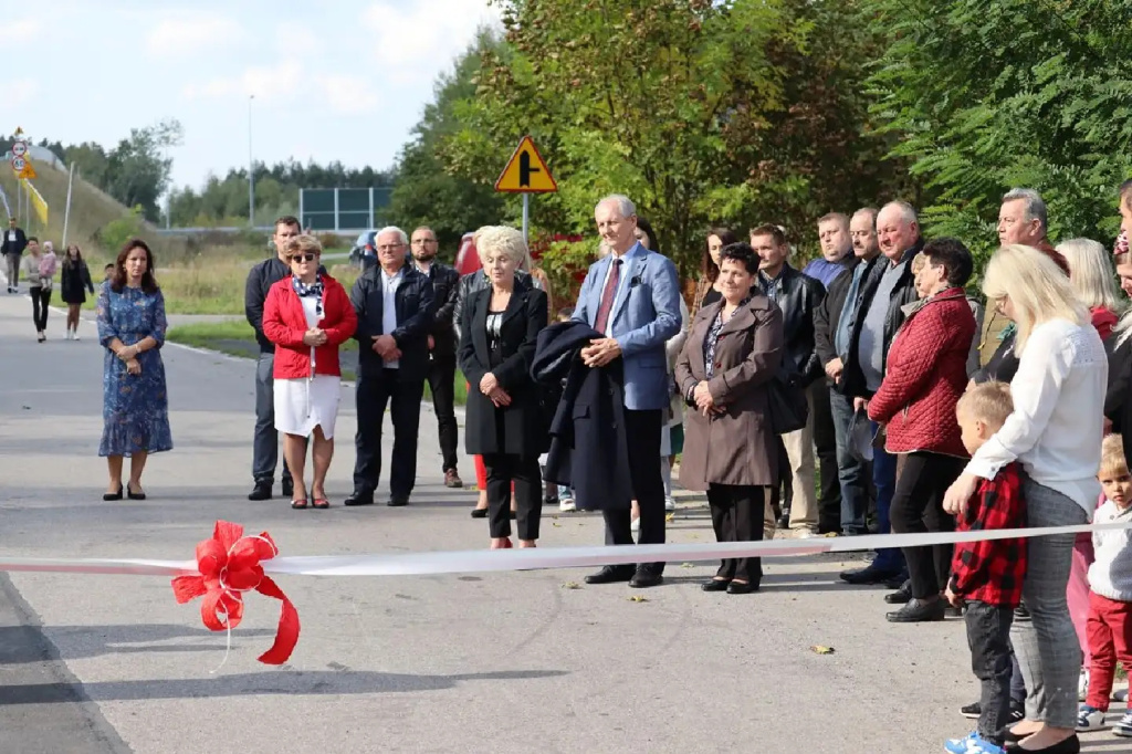 W Ojcowiźnie mają nową drogę i plac zabaw