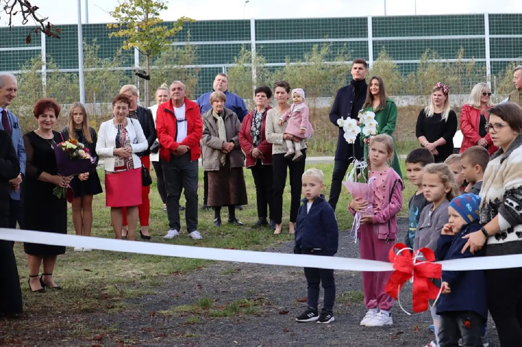 W Ojcowiźnie mają nową drogę i plac zabaw