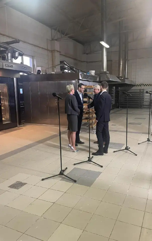 Premier odwiedził piekarnię 