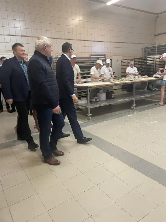 Premier odwiedził piekarnię 