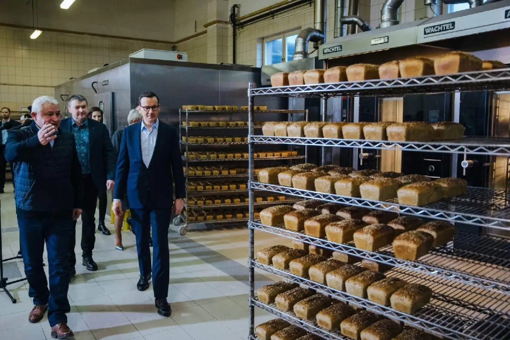 Premier odwiedził piekarnię 