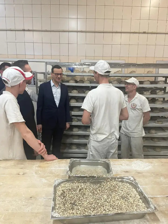 Premier odwiedził piekarnię 