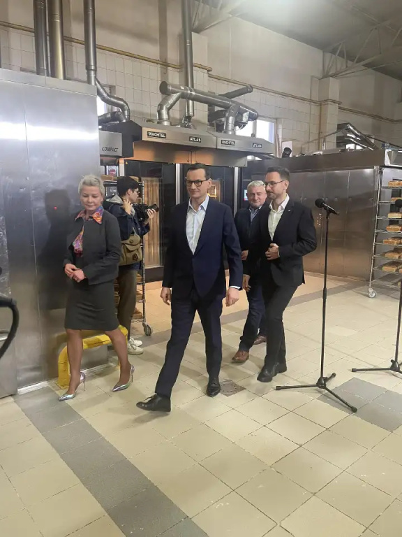 Premier odwiedził piekarnię 