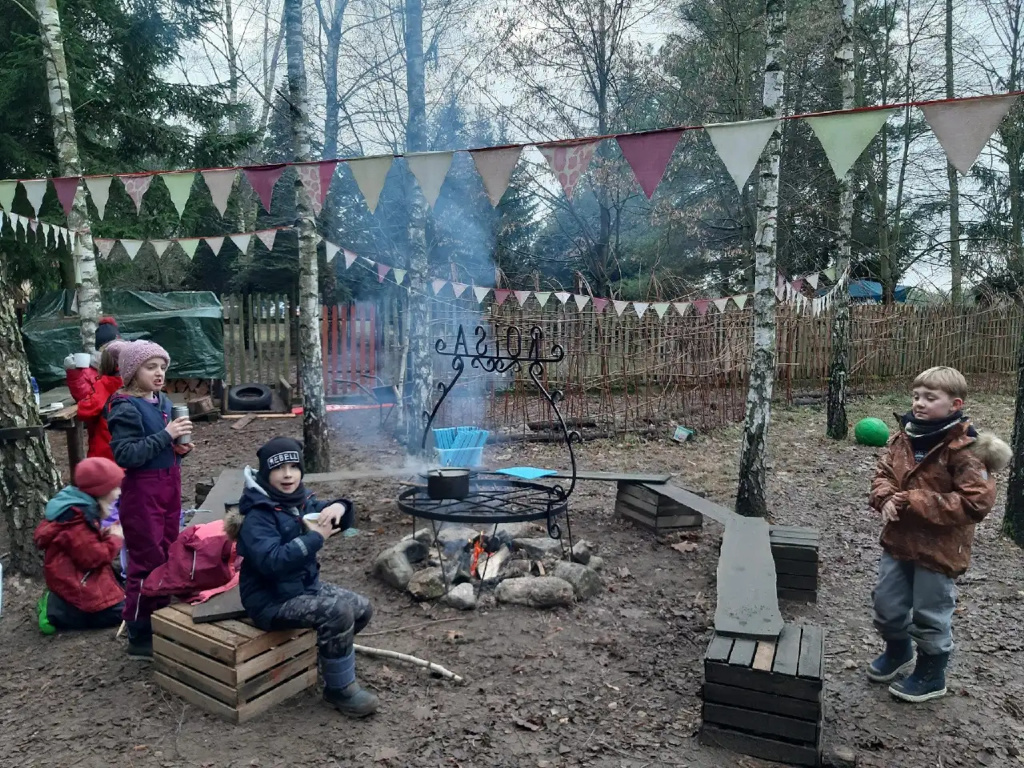LEŚNA SZKOŁA PODSTAWOWA ROiSA – szkoła stworzona z potrzeby bliskości natury i radosnej edukacji (VIDEO)