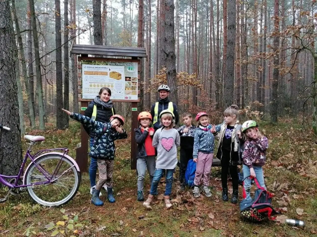 LEŚNA SZKOŁA PODSTAWOWA ROiSA – szkoła stworzona z potrzeby bliskości natury i radosnej edukacji (VIDEO)