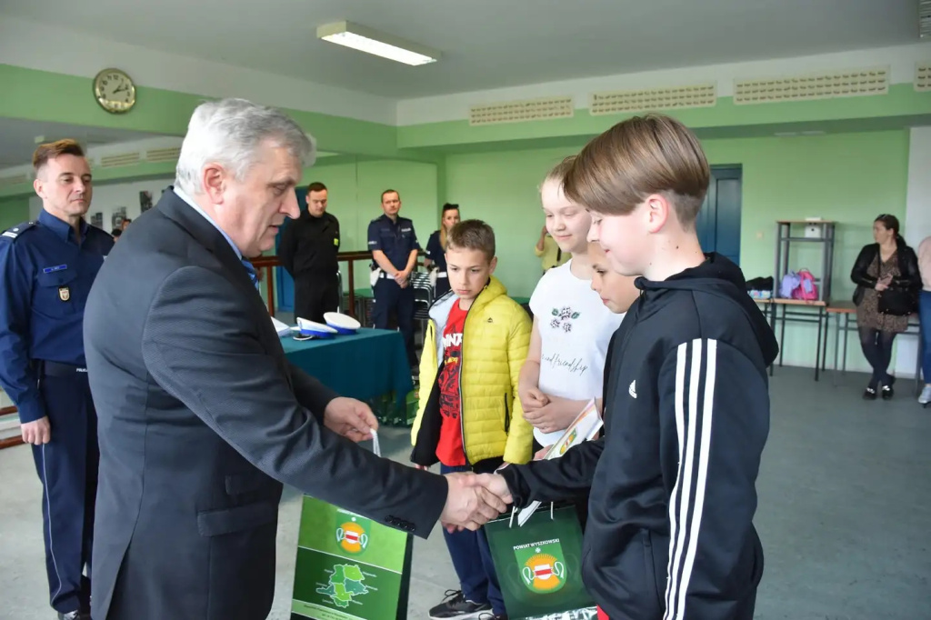 Najlepsi w powiecie z wiedzy o bezpieczeństwie w ruchu drogowym