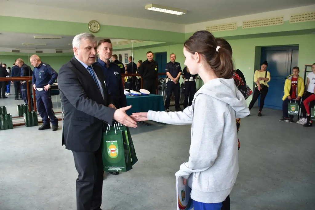 Najlepsi w powiecie z wiedzy o bezpieczeństwie w ruchu drogowym