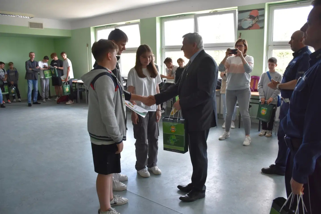 Najlepsi w powiecie z wiedzy o bezpieczeństwie w ruchu drogowym