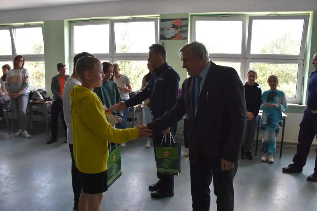 Najlepsi w powiecie z wiedzy o bezpieczeństwie w ruchu drogowym