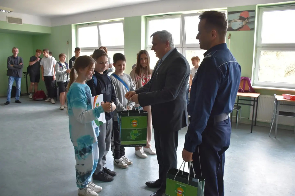 Najlepsi w powiecie z wiedzy o bezpieczeństwie w ruchu drogowym