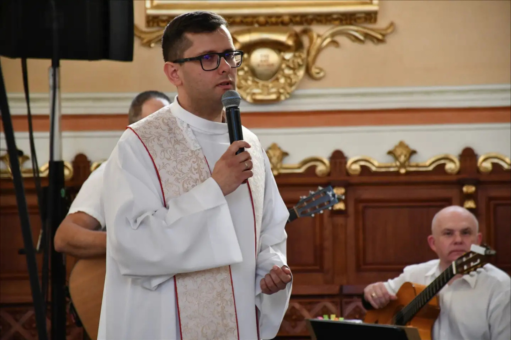 Wielbili śpiewem (VIDEO)